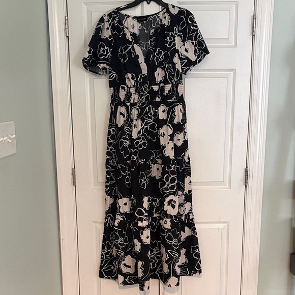 Sugarlips Dresses & Skirts - Sugarlips Floral Midi Dress in Black and Cream